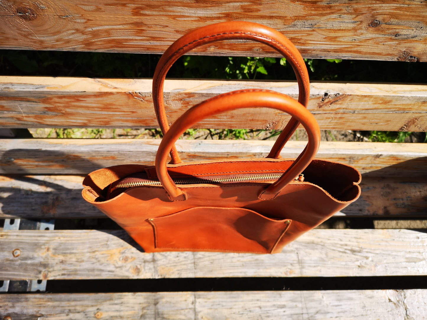 Leather tote. Full hide. Cognac.
