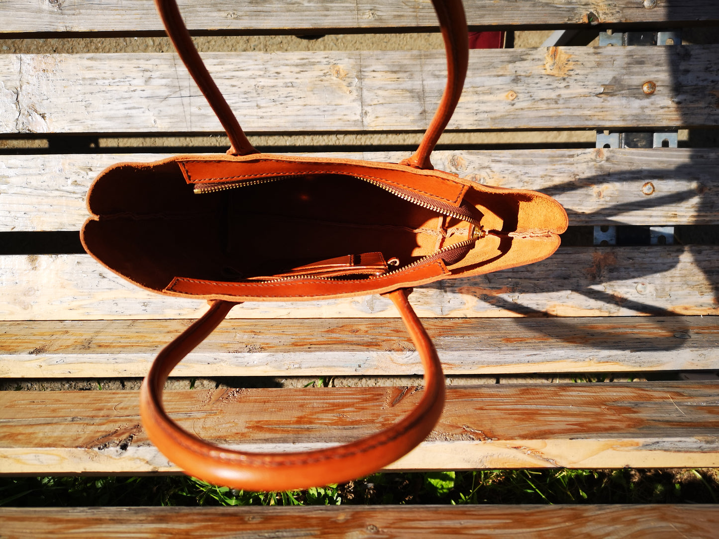 Leather tote. Full hide. Cognac.