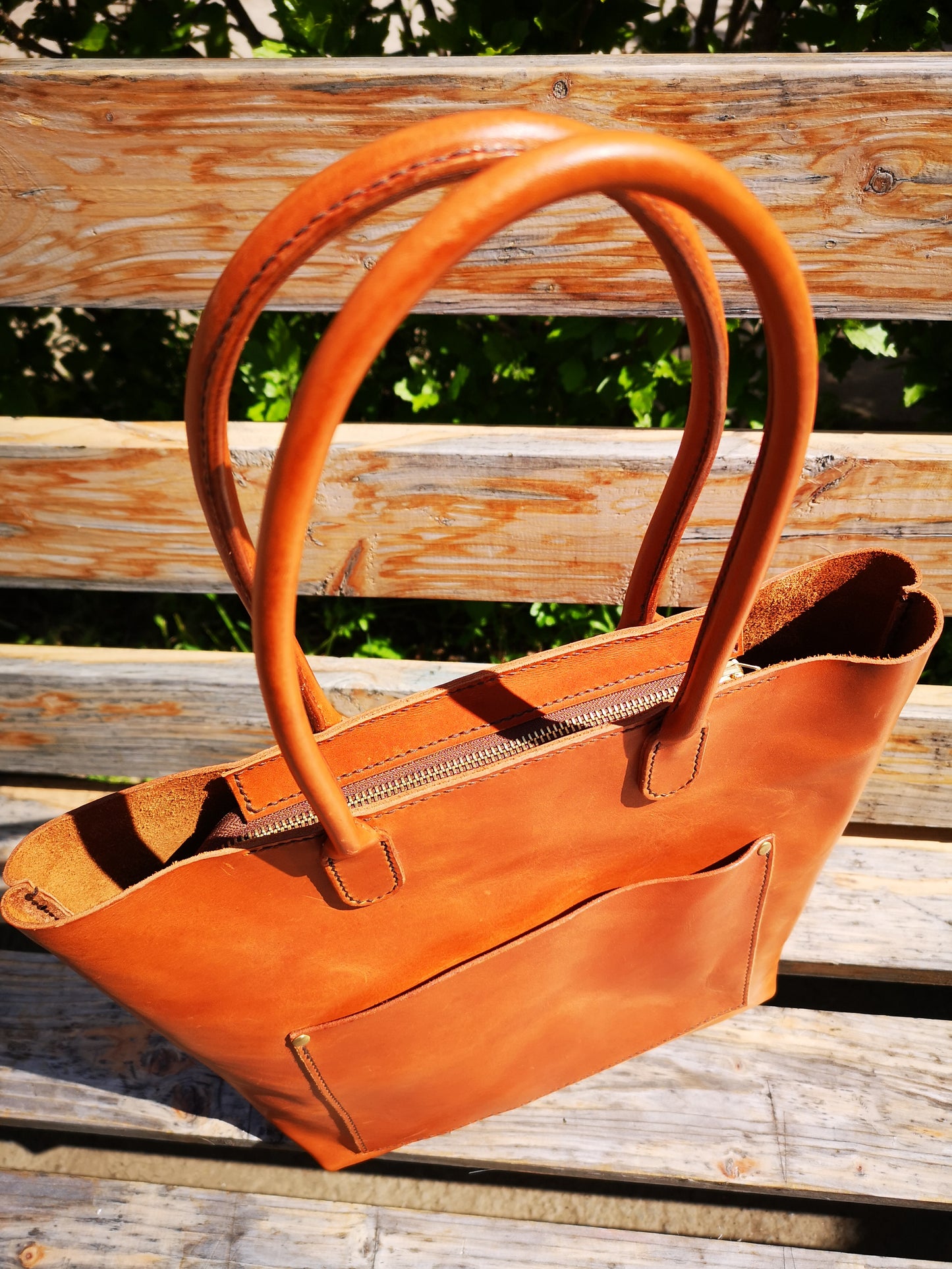 Leather tote. Full hide. Cognac.
